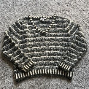 Daily Look - Chic Striped V-Neck Sweater - Black and Cream